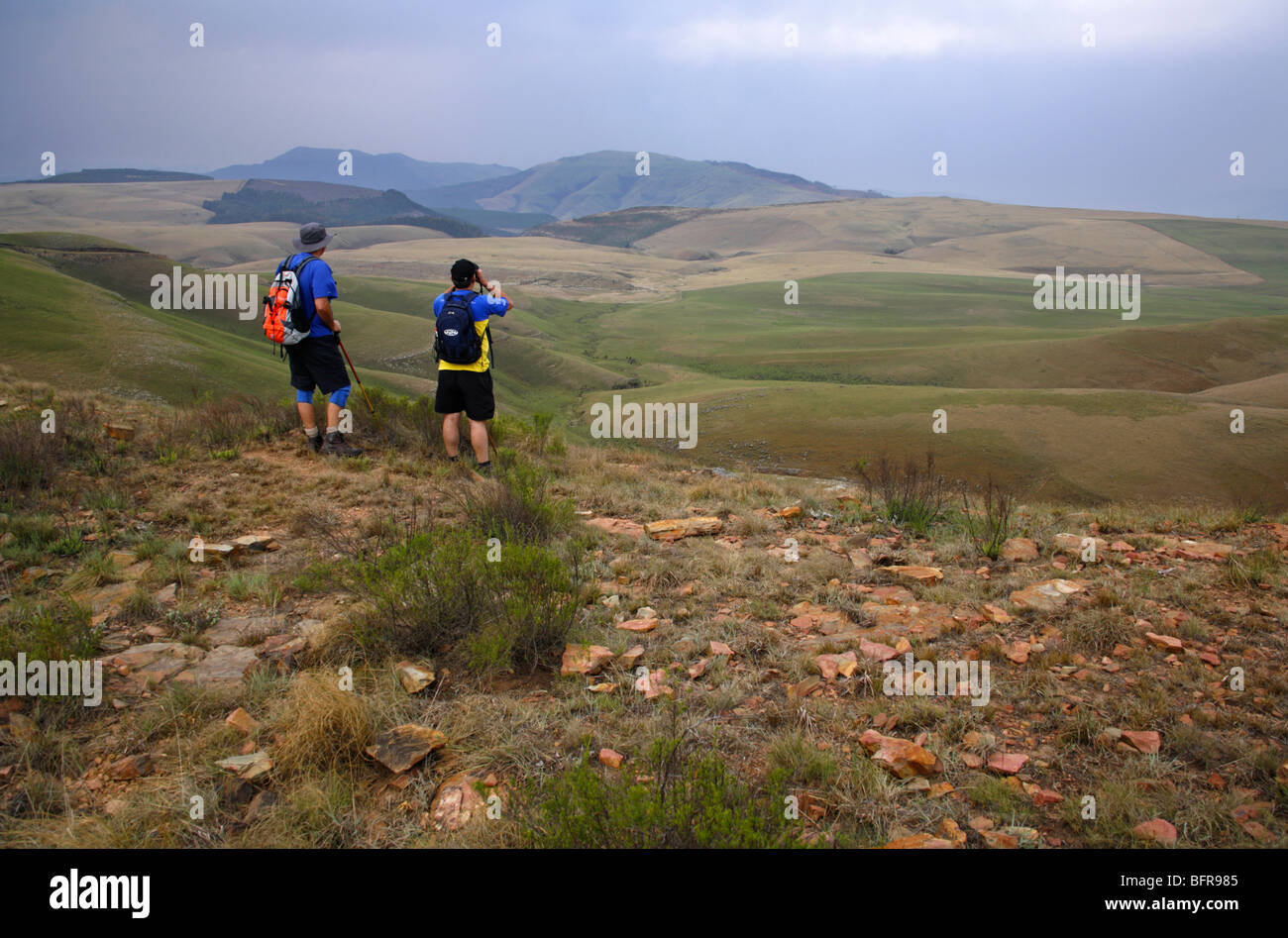 Blick auf Elandsvlakte in die Transvaal Drakensberge Wanderer in der Nähe von Long Tom Pass Stockfoto