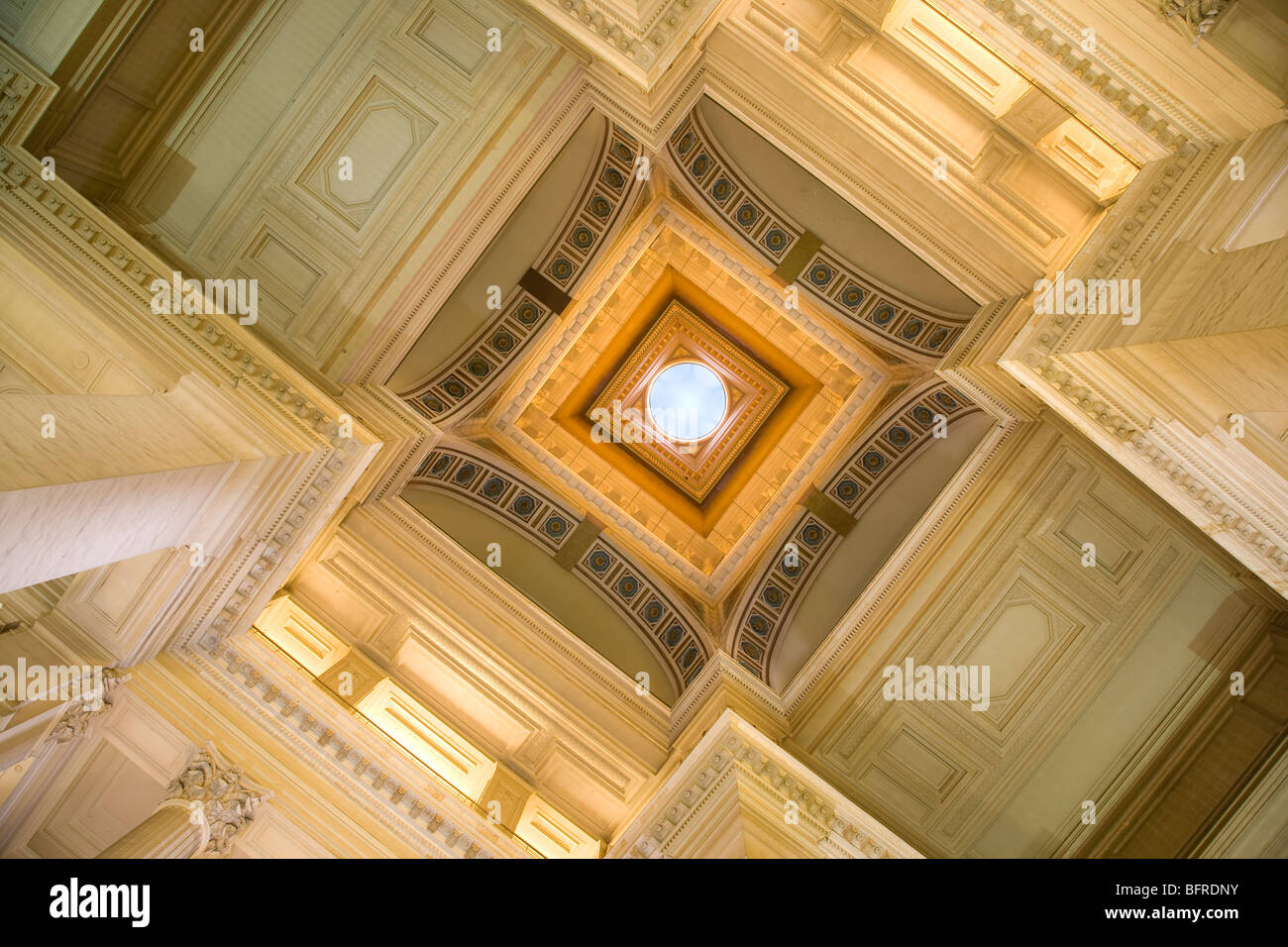 Decke des Inneren des Palais de Justice Palastgebäude, Brüssel, Belgien Stockfoto