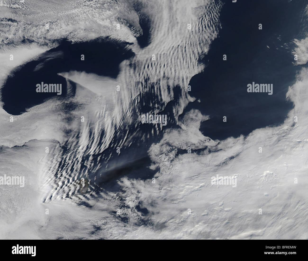 Schiff-wellenförmige Wolken im südindischen Ozean. Stockfoto