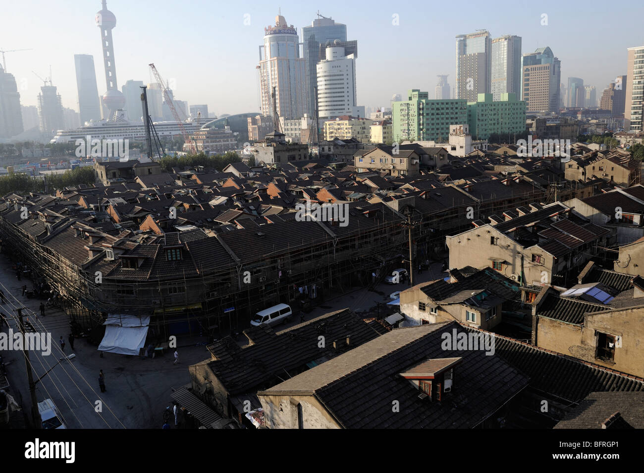 Alte traditionelle Häuser in Hongkou Bezirk von Shanghai soll bald abgerissen werden, für die Eigenschaft development.21-Oct-2009 Stockfoto