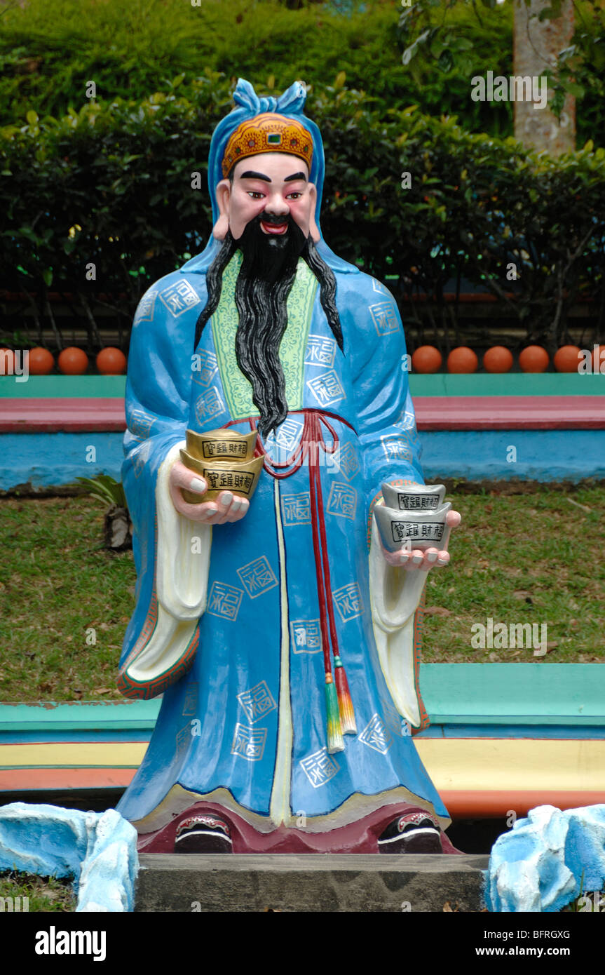 Statue oder Skulptur von Fu, Chinese God of Luck, Happiness and Good Fortune, Tiger Balm Gardens Chinese Theme Park, Singapur Stockfoto