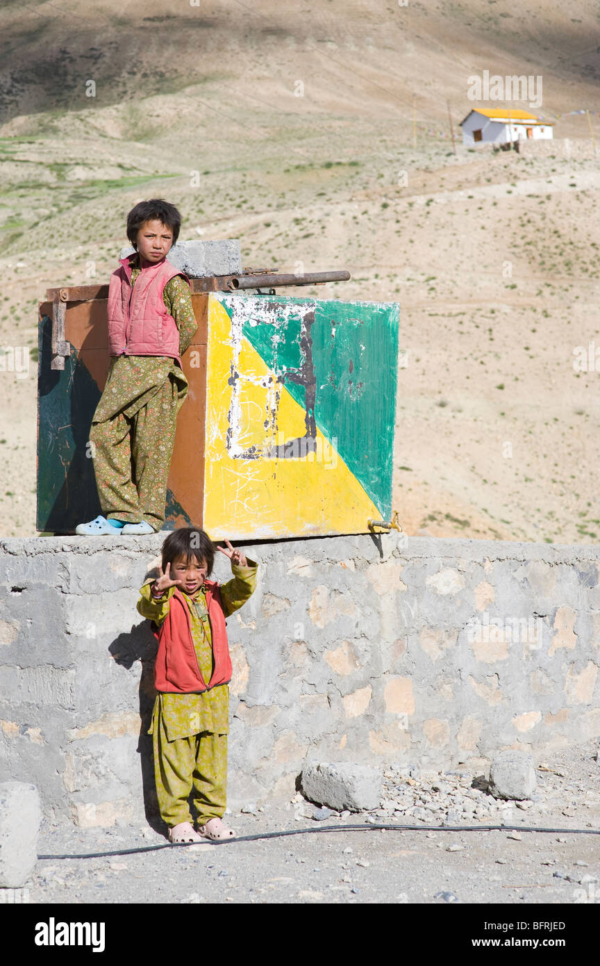 Wasserbehälter für die Grundschule in Nordindien Kibber. Stockfoto