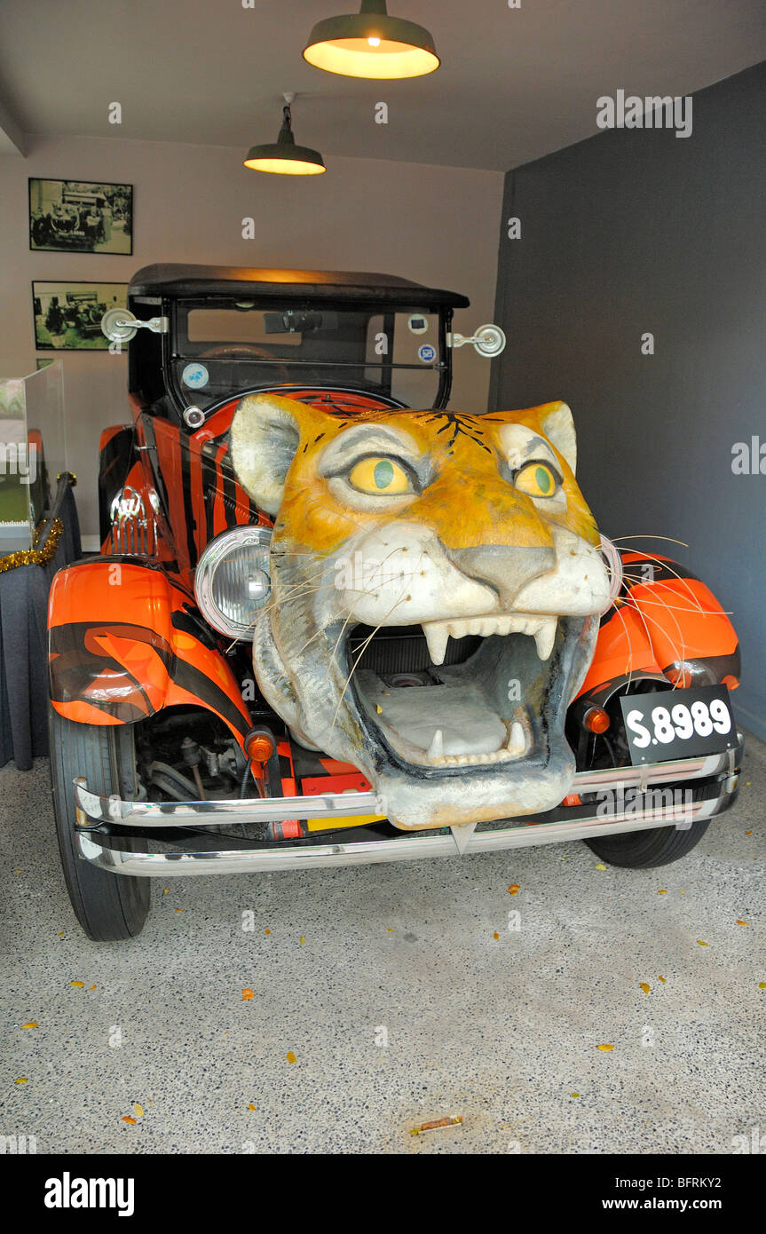 Bizarre angepasst Tiger Auto von Aw Brüder, Tiger Balsam Produkte, Tiger Balm Gardens Chinesisch Theme Park, Singapur zu fördern Stockfoto