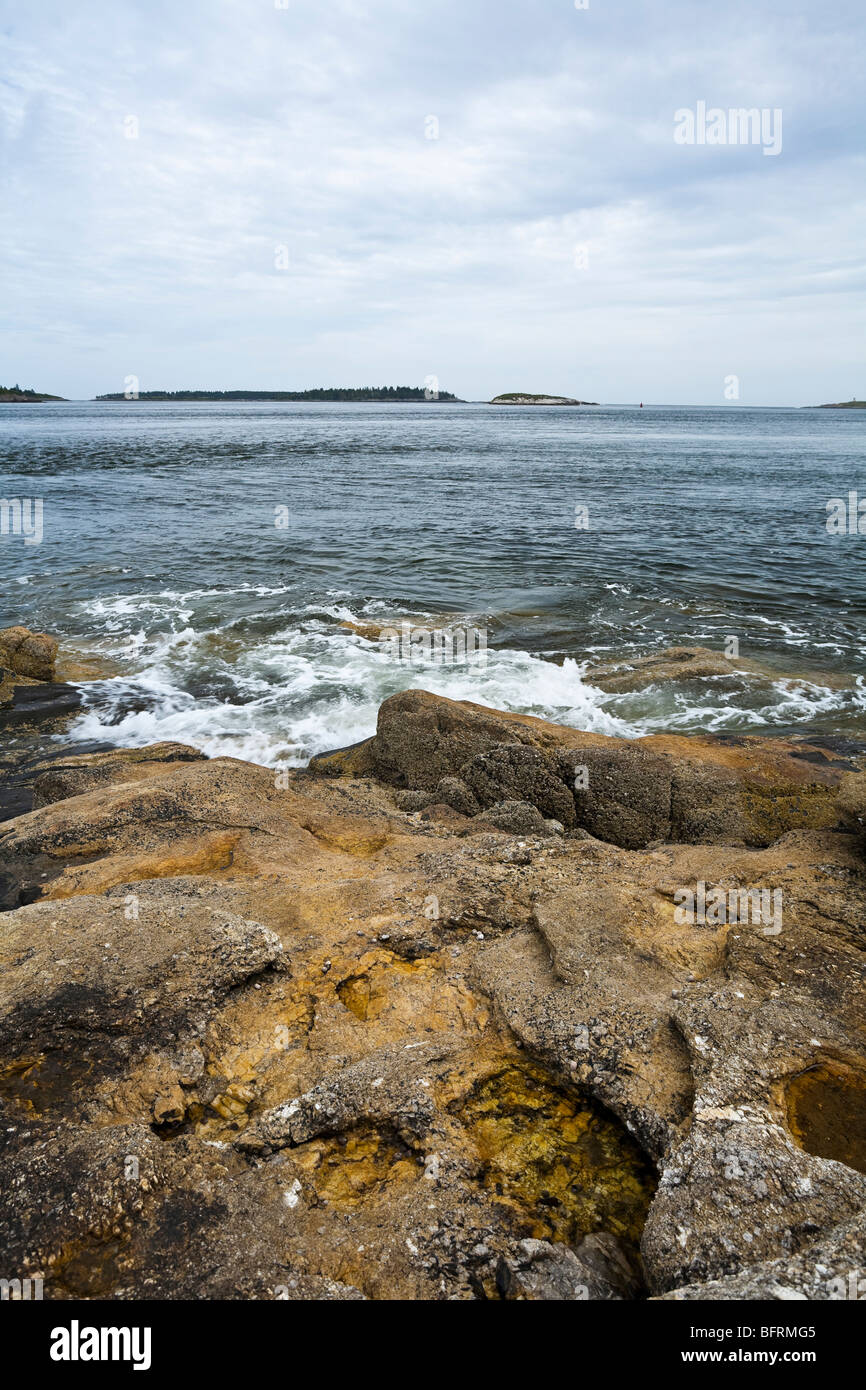 Granitfelsen an der Mündung des Kennebec River am Fort Popham in der Nähe von Phippsburg Maine ME USA Stockfoto