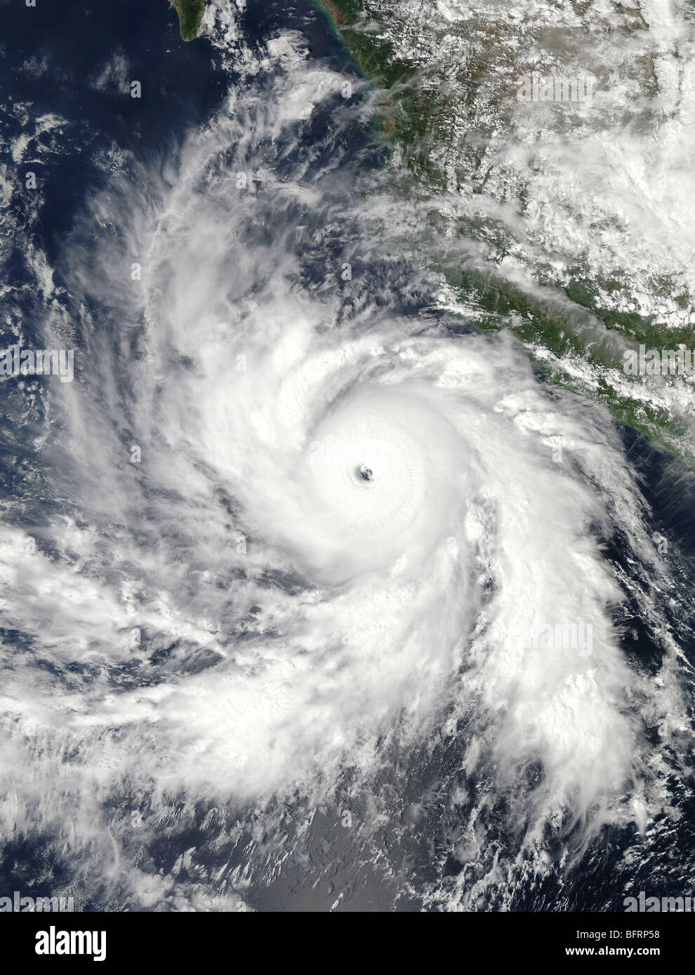 Hurrikan Rick schwebt über dem östlichen Pazifik. Stockfoto
