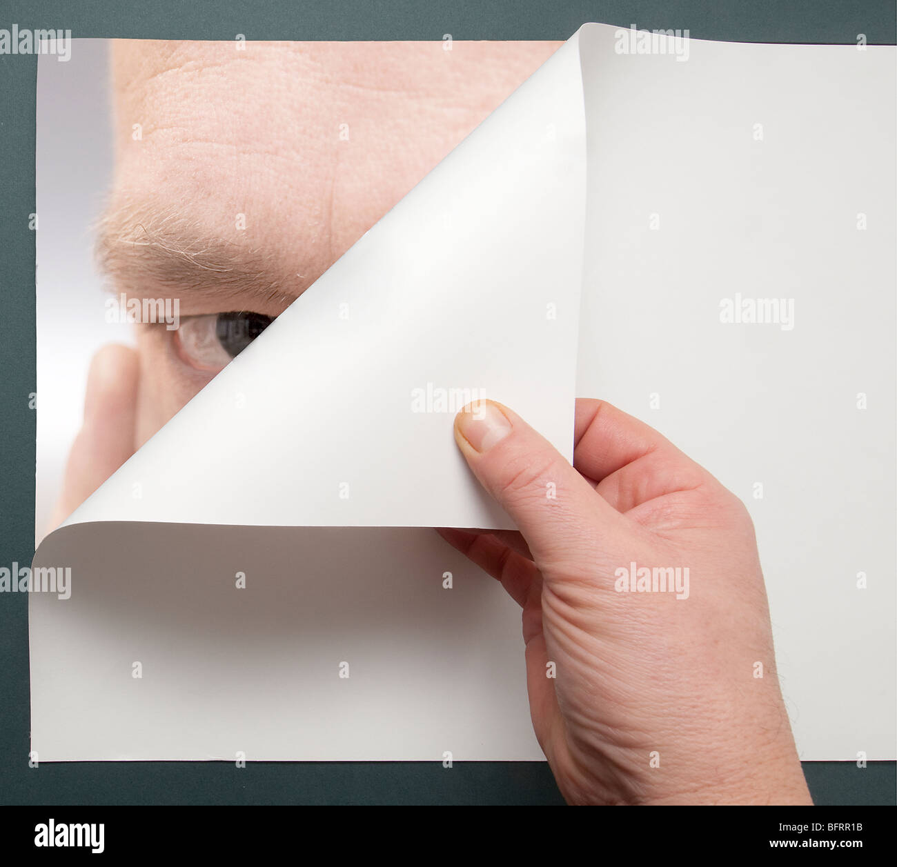 einen versteckten Blick Stockfoto