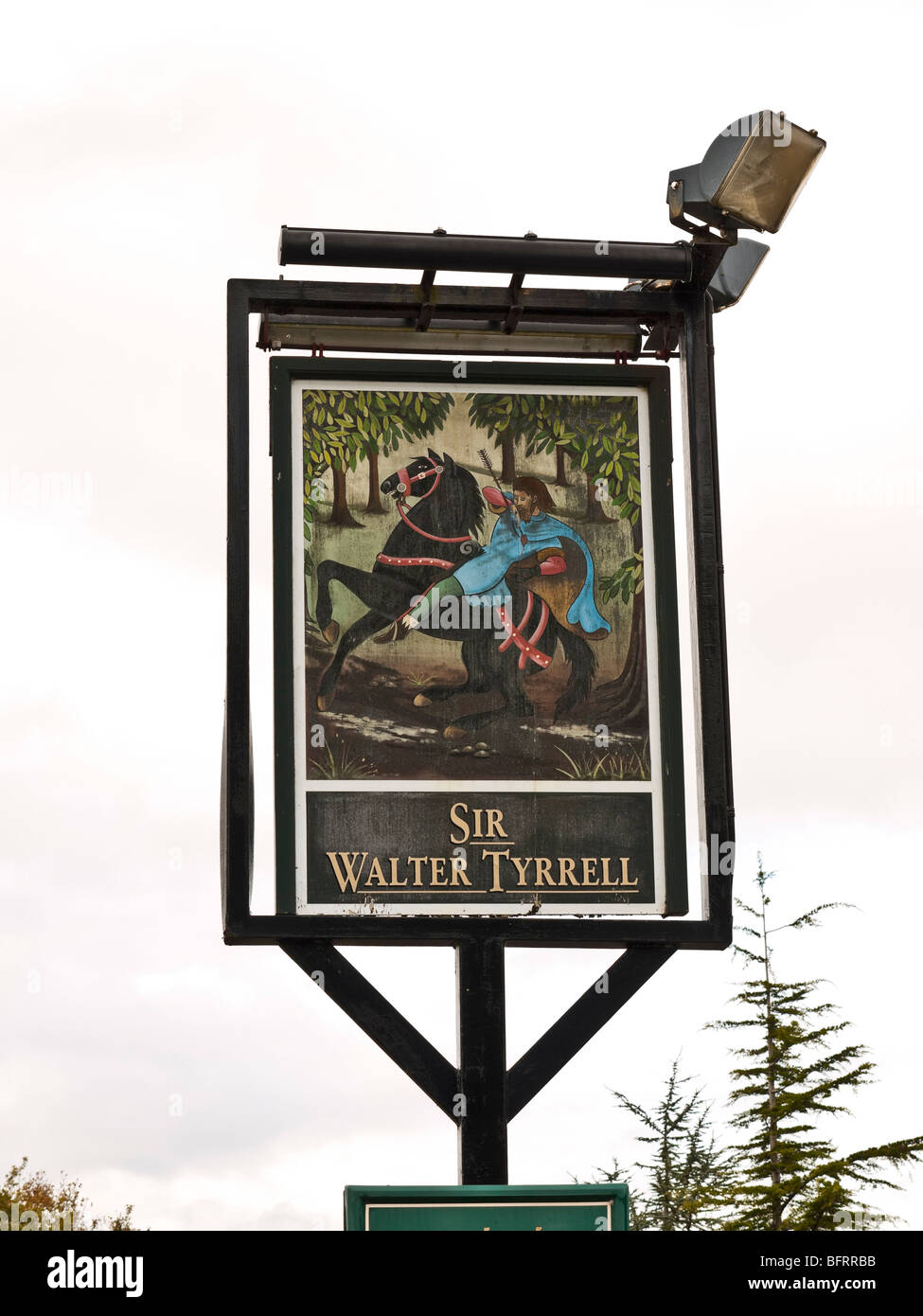 Sir Walter Tyrrell Inn Pub Schild am Rufus Stone in der New Forest-Hampshire UK Stockfoto Sir Walter Tyrrell Inn Pub Schild am Rufus Stone in der New Forest-Hampshire UK Stockfoto