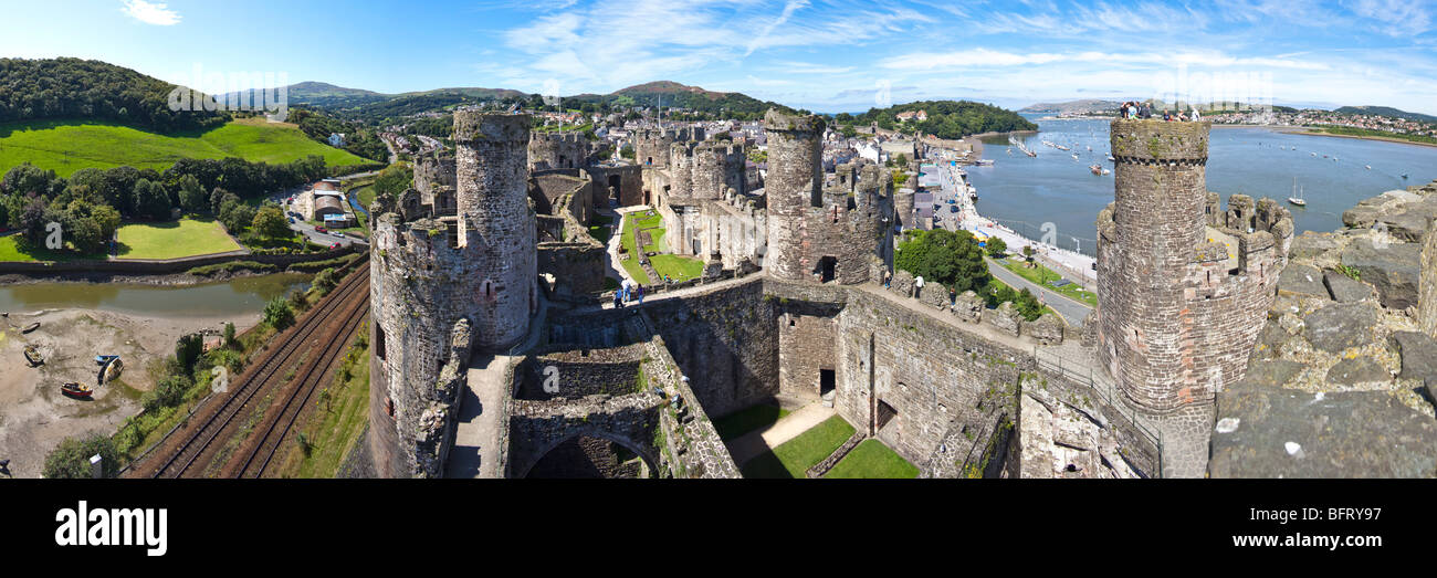 Einen Panoramablick über Conwy (Conway) Burg, Conwy, Wales Stockfoto