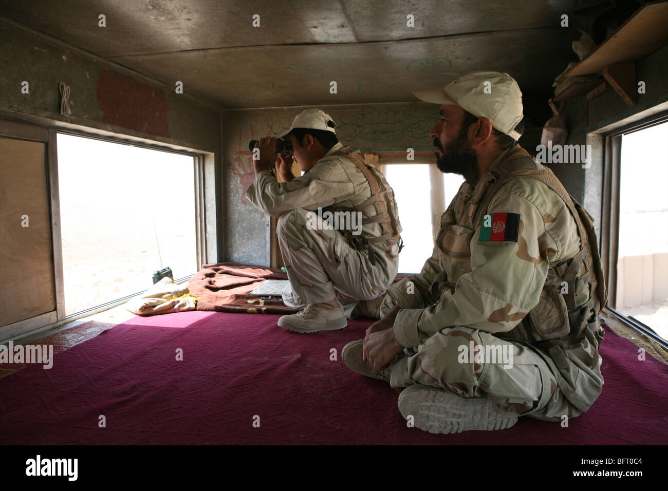 Afghanische afghanischen Armee afghanischen Flagge afghanischen Mann Afghan National Army afghanische Nationalarmee afghanische Polizei afghanische Soldaten Krieg in Afghanistan Afg Stockfoto