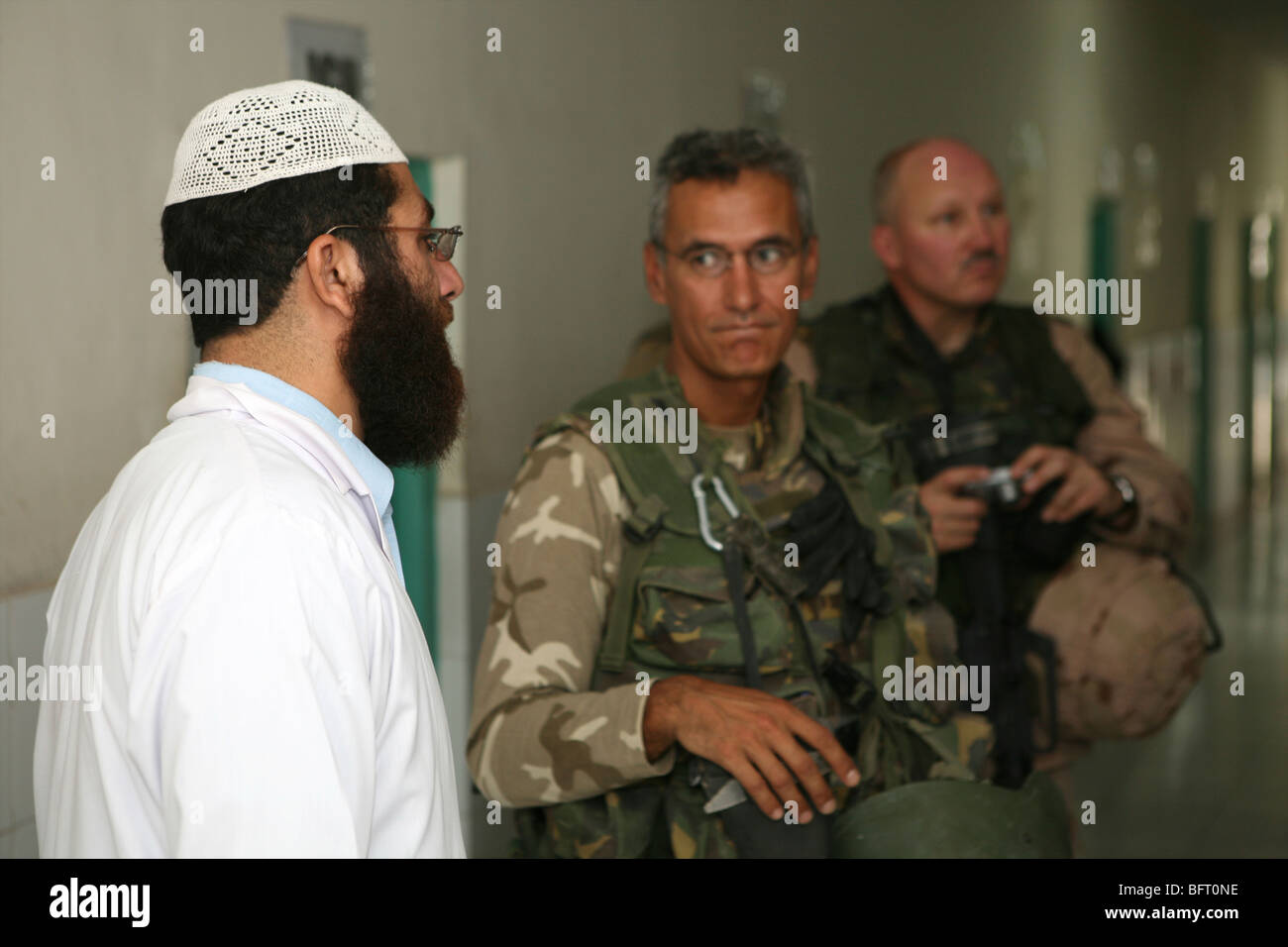 Niederländischen Militär in Uruzgan treffen die Kommunen. Stockfoto