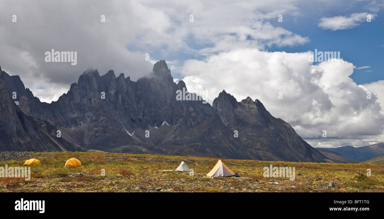 Zelten am Talus See Campingplatz, Tombstome Berg, Tombstone Territorial Park, Yukon, Kanada Stockfoto