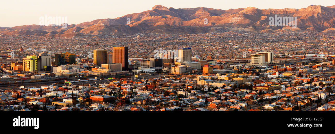Interstate 10 auf der Grenze von El Paso, Texas, USA, und Juarez, Mexiko Stockfoto