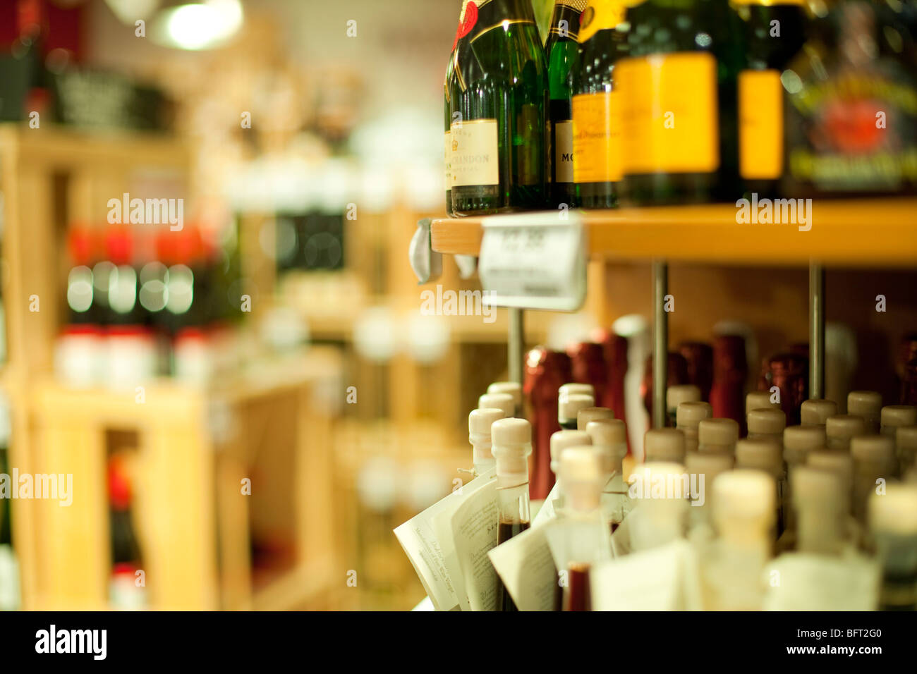 Weinladen Anzeigen Stockfotos Und Bilder Kaufen Alamy