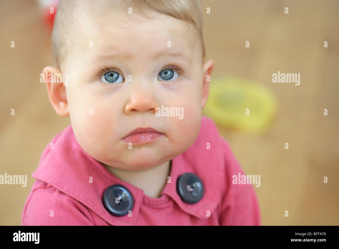 Porträt von Baby Girl Stockfoto