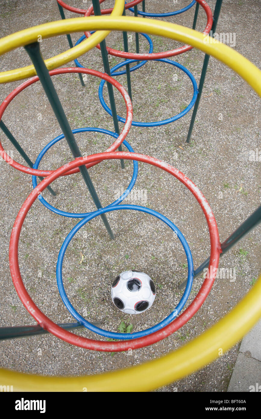 Fußball in Spielplatz Stockfoto