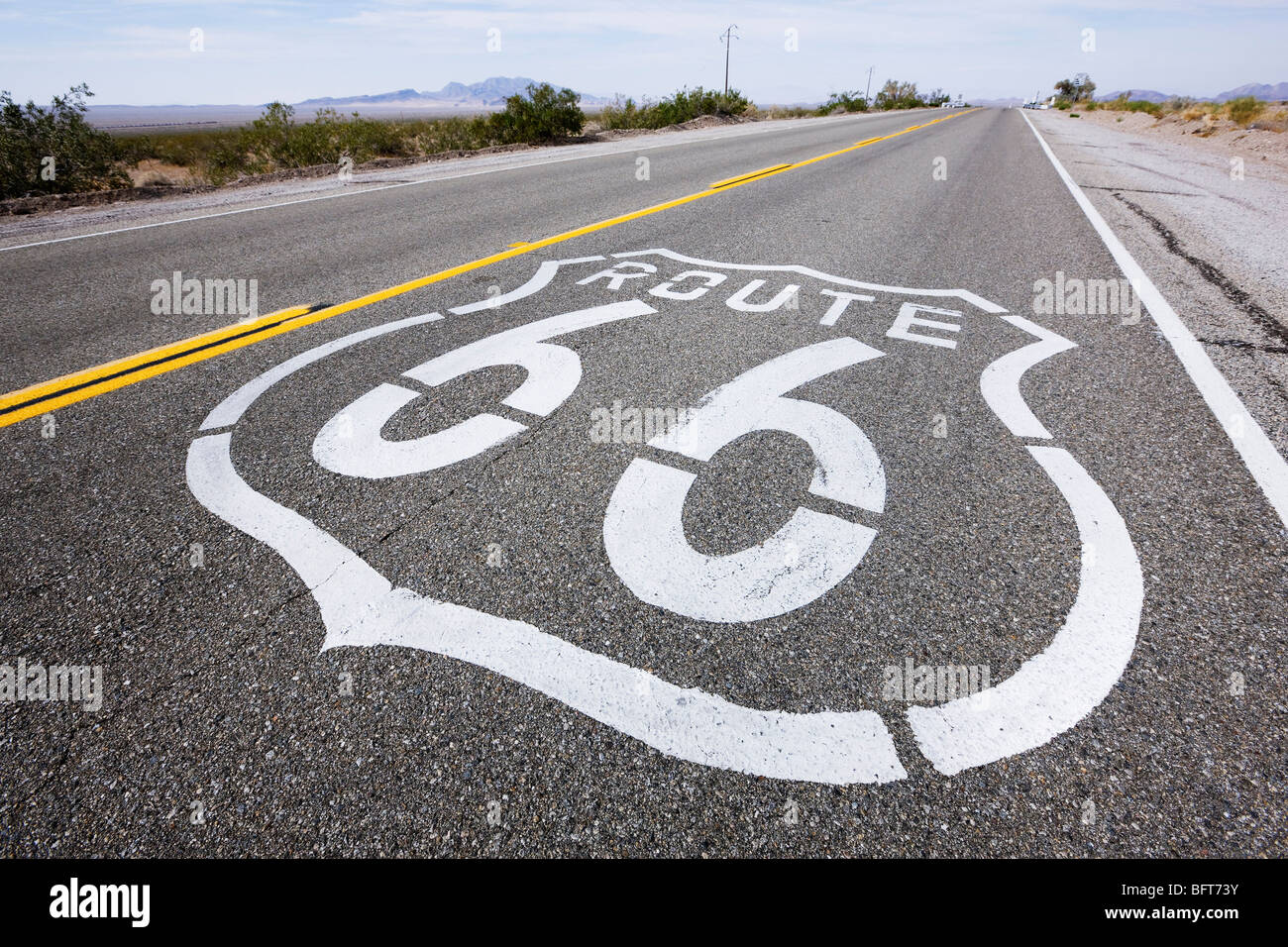 Route 66 Schild an der Straße, Kalifornien, USA Stockfoto