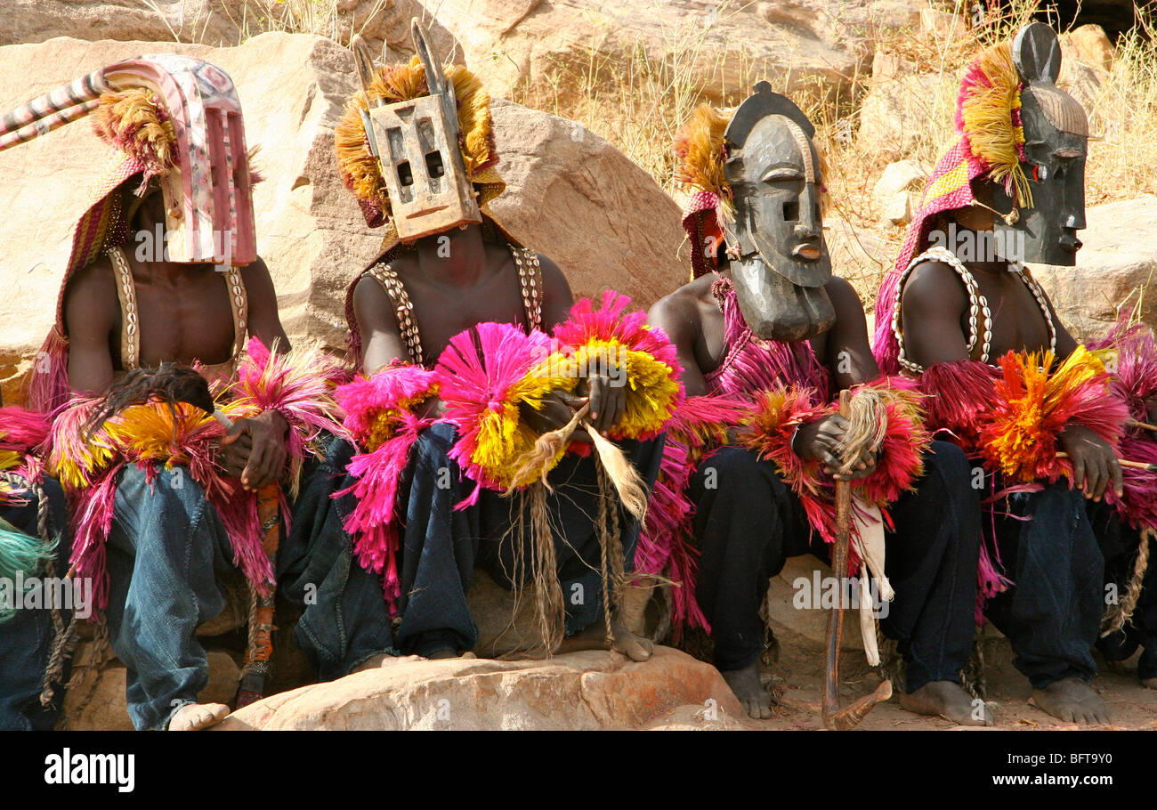 Dogon mit traditionellen Maske Stockfoto