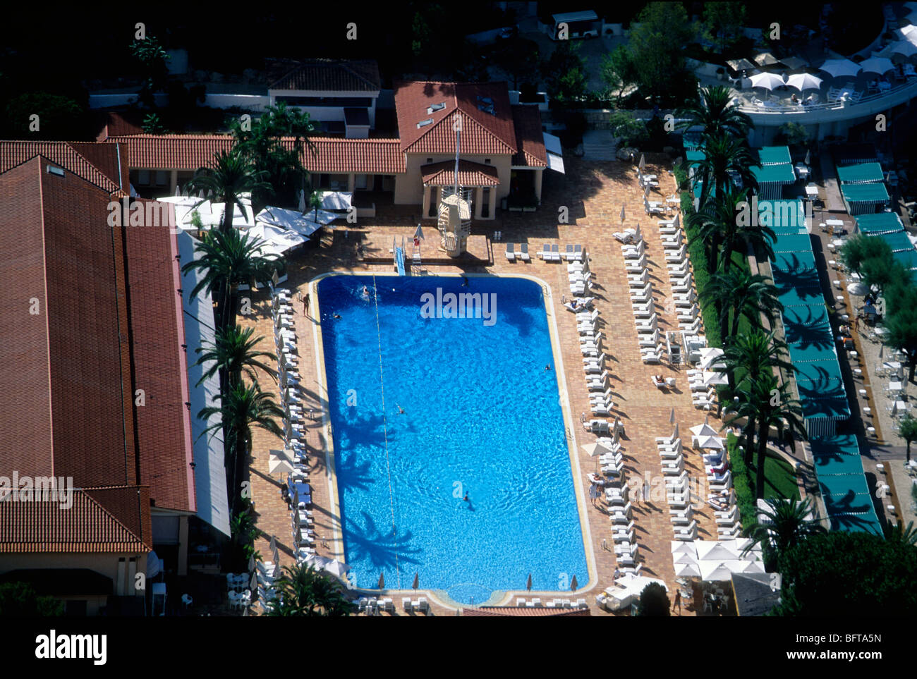 Hotel Monte Carlo Bay Resort und dem Tennis Countryclub von Monaco Stockfoto