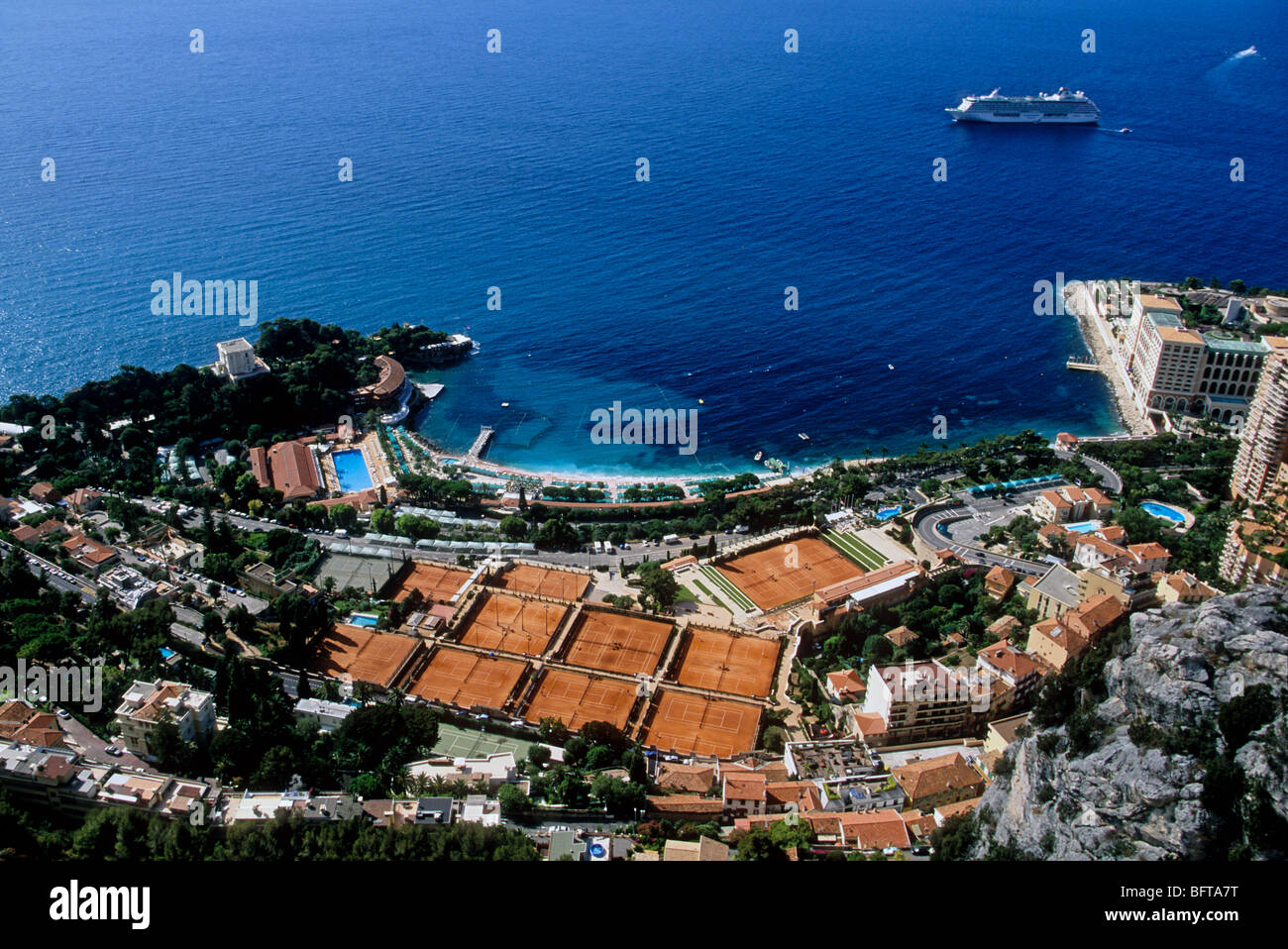 Hotel Monte Carlo Bay Resort und dem Tennis Countryclub von Monaco Stockfoto