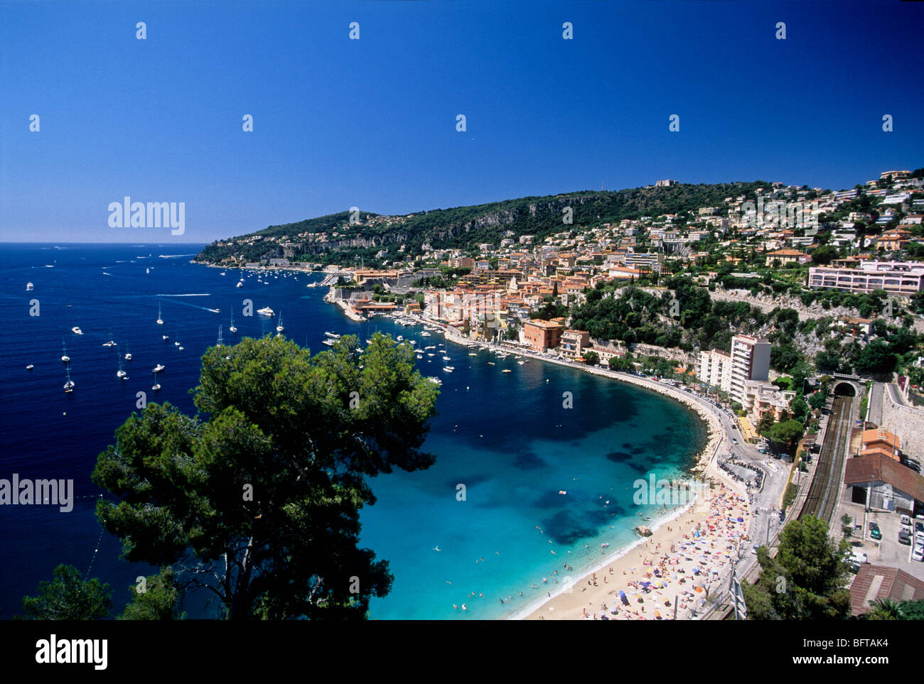 Die herrliche Aussicht über die Villefranche-Sur-Mer-Bucht Stockfoto