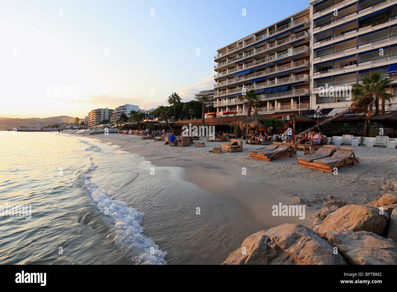 Abend am Strand von Juan-Les-Pins Stockfoto