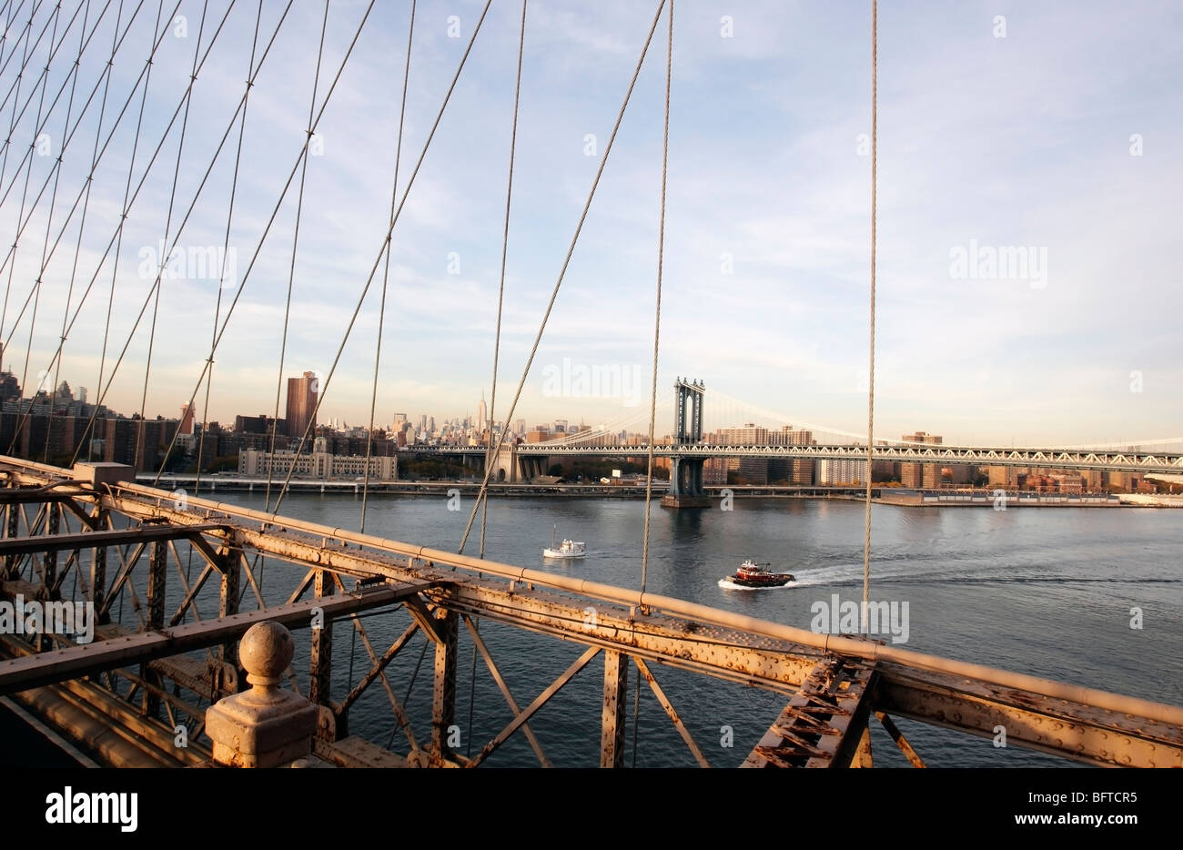 Brooklyn Bridge in den Abend, Manhattan, New York, Vereinigte Staaten von Amerika, Nord Amerika Stockfoto