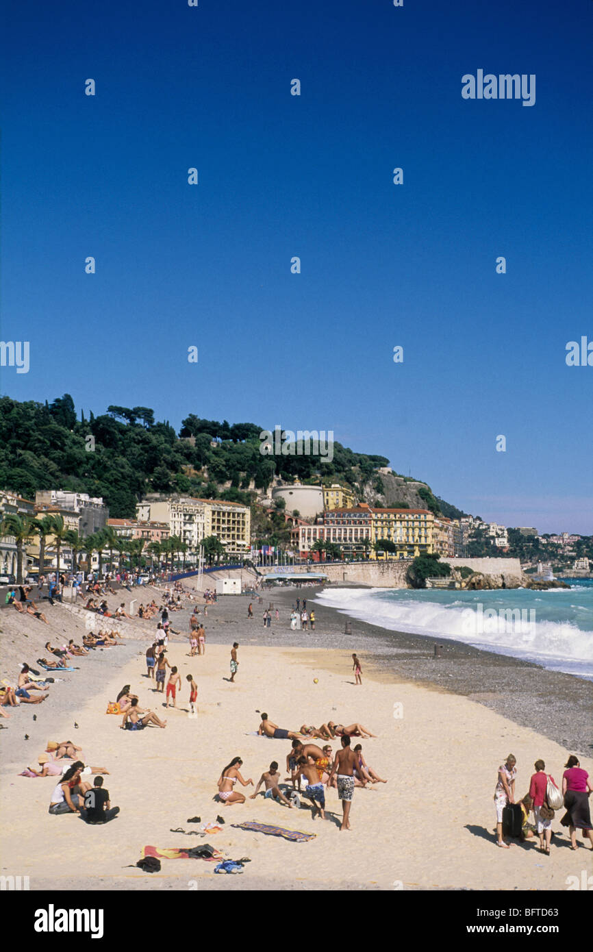 Menschen, die am Ponchettes Strand entspannen Stockfoto