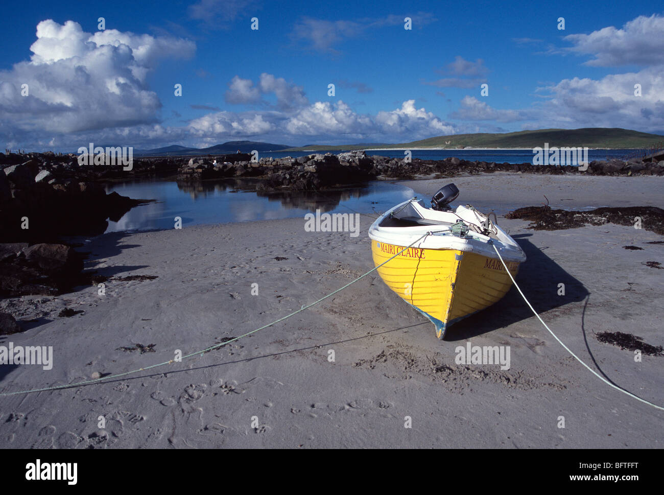 Ruderboot auf Ufer Isle of Barra westlichen Inseln Schottlands Stockfoto