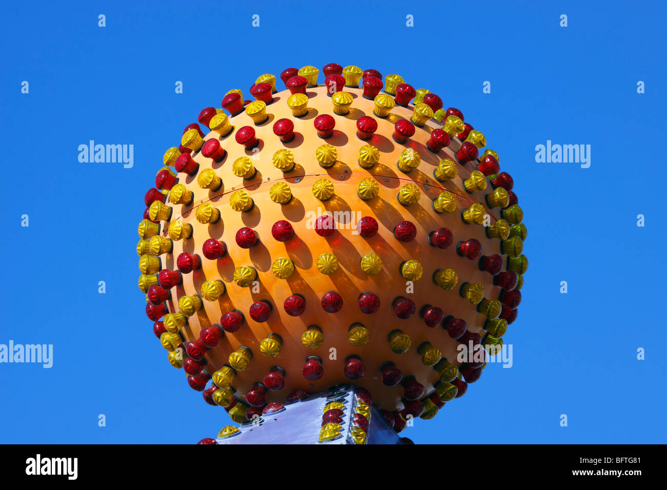 Multi-bulbed rotierenden Licht oben auf Vergnügungspark Fahrt, Coney Island, Brooklyn, NY Stockfoto