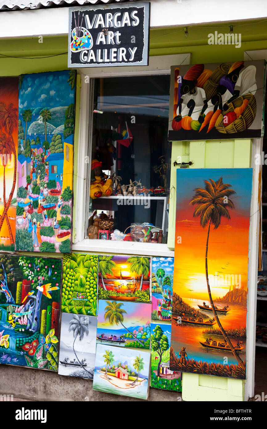 Vor dem Eingang zu einem lokalen art shop in St Johns Antigua und Barbuda Stockfoto
