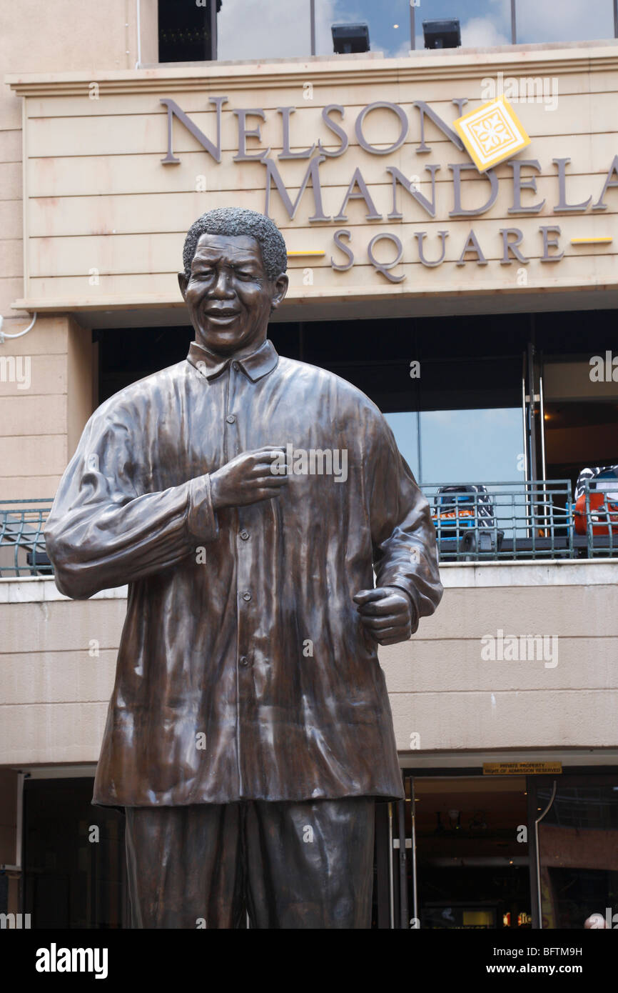 Statue von Nelson Mandela, befindet sich in Johannesburg, Nelson Mandela Square South Africa, November 2009 Stockfoto
