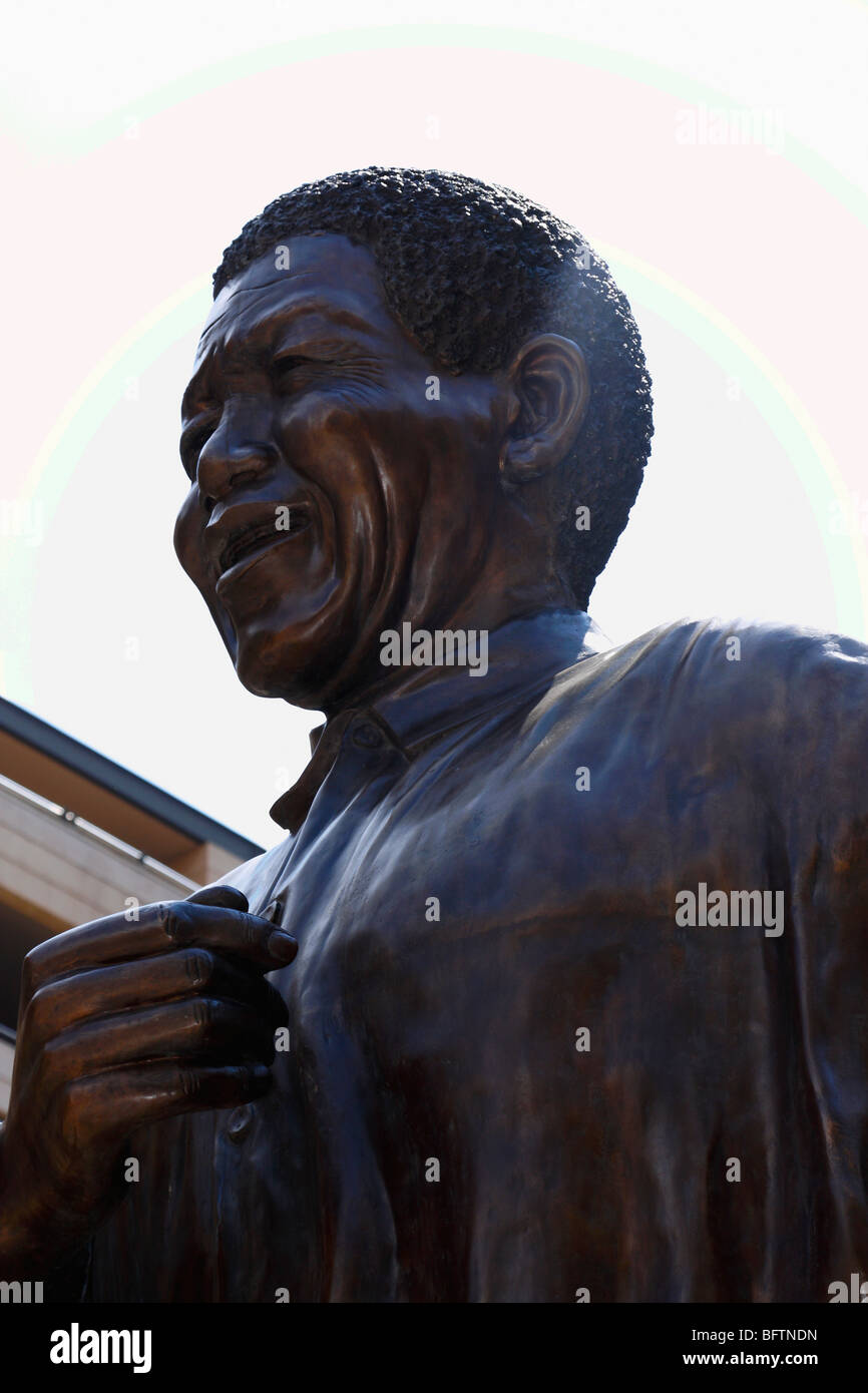 Statue von Nelson Mandela, befindet sich in Johannesburg, Nelson Mandela Square South Africa, November 2009 Stockfoto
