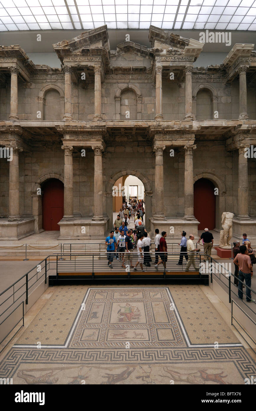 Berlin. Deutschland. Rekonstruktion des Tores von Milet Pergamon-Museum. Stockfoto