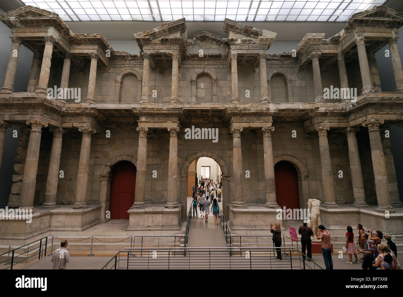 Berlin. Deutschland. Rekonstruktion des Tores von Milet Pergamon-Museum. Stockfoto