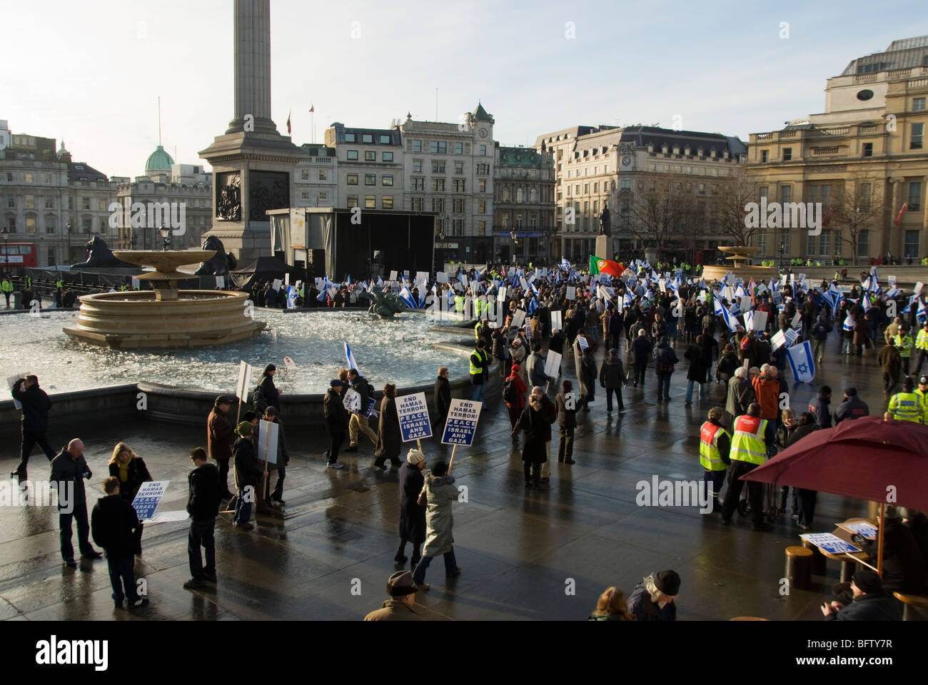 Juden demonstrieren für Frieden in Gaza am Trafalgar Square in der Winterzeit Stockfoto