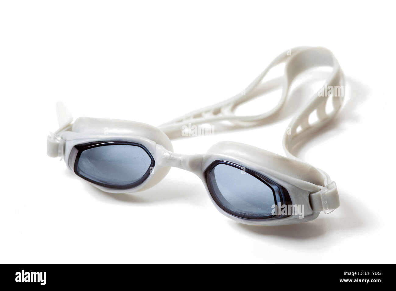 Schwimmen Gläser auf weißem Hintergrund Stockfoto