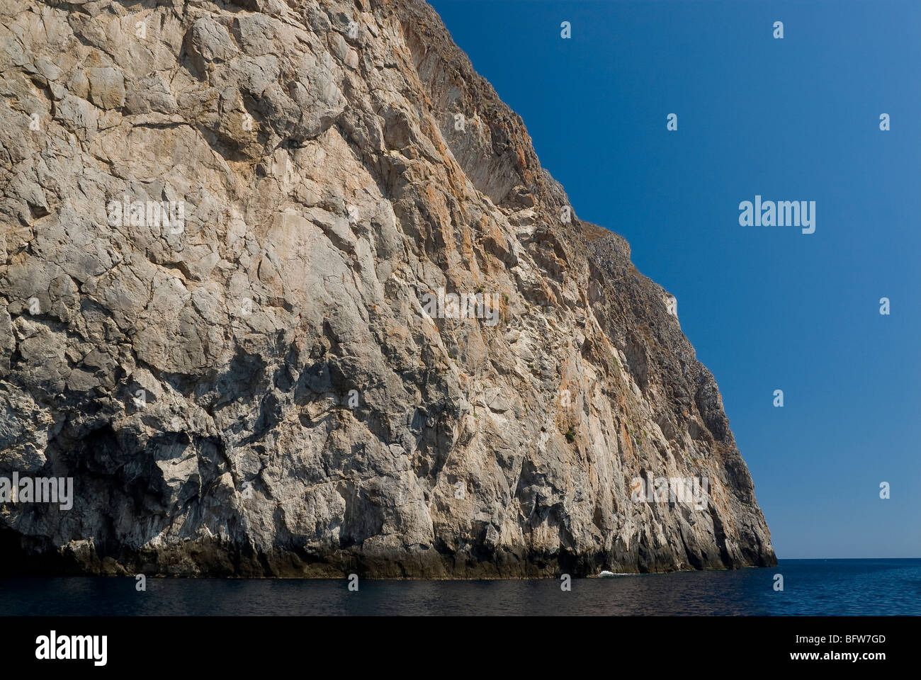 Blick auf die Felseninsel Chytra, Kythira, Griechenland. Stockfoto