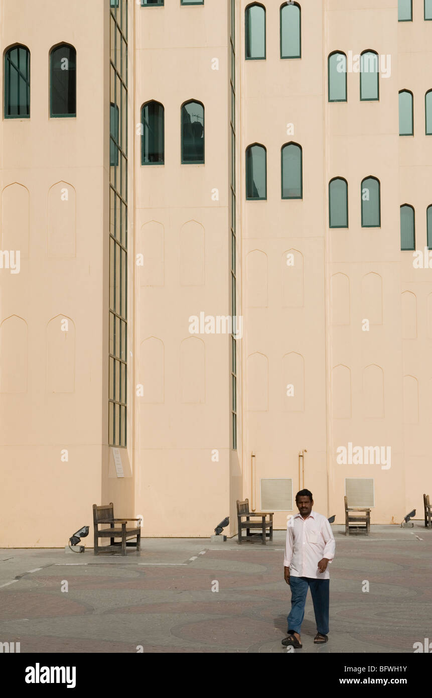 Das arabische beeinflusst HSBC Gebäude in Bur Dubai, Vereinigte Arabische Emirate Stockfoto