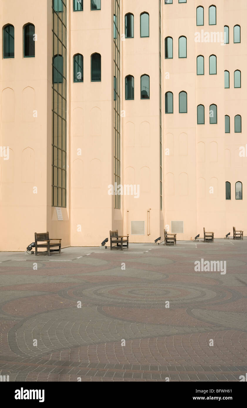 Das arabische beeinflusst HSBC Gebäude in Bur Dubai, Vereinigte Arabische Emirate Stockfoto