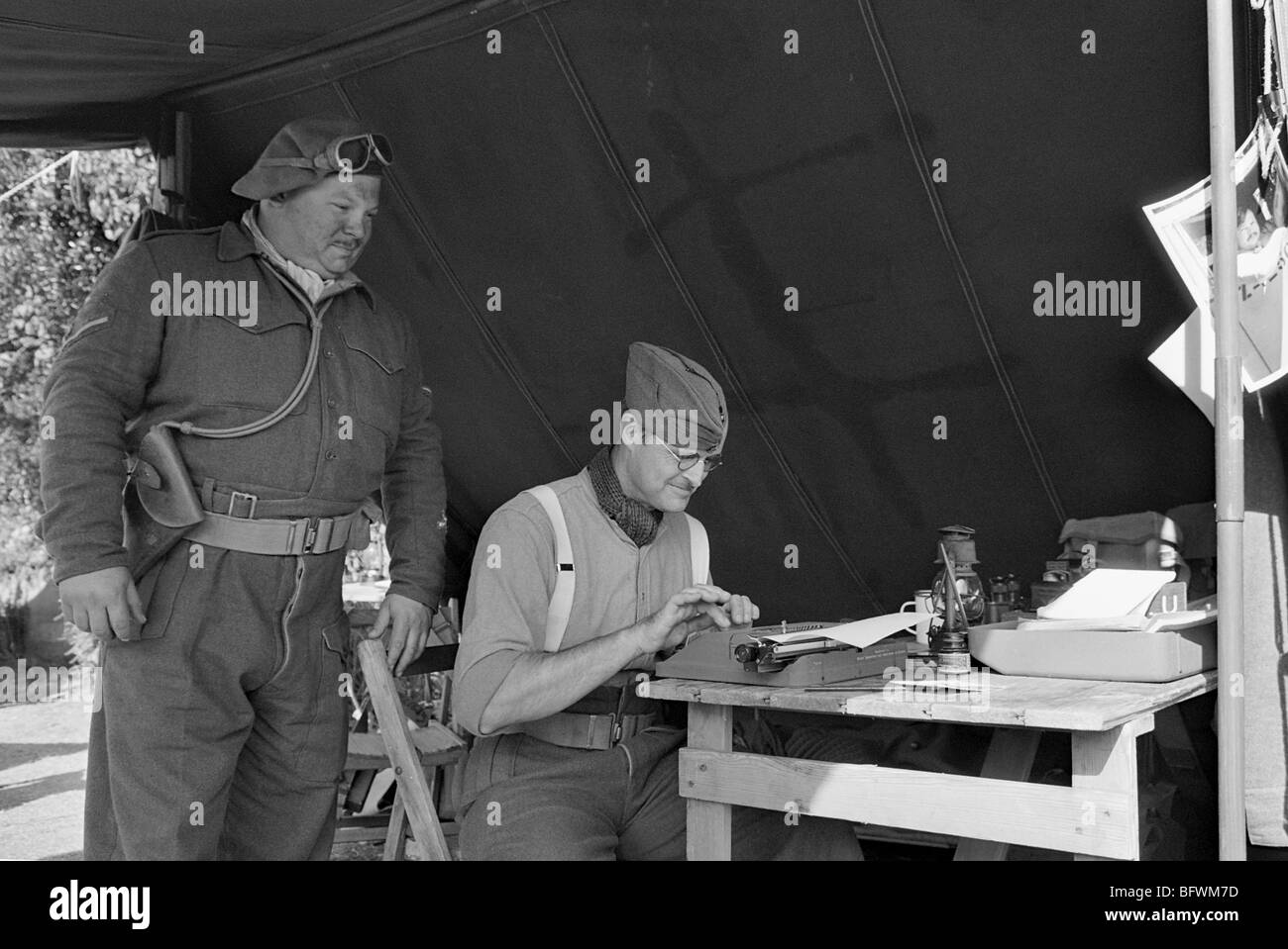 Zweiten Weltkrieg Armee Presseinheit (Re-Enactment für eine 1940er Jahre Fayre auf die North Norfolk Railway) Stockfoto