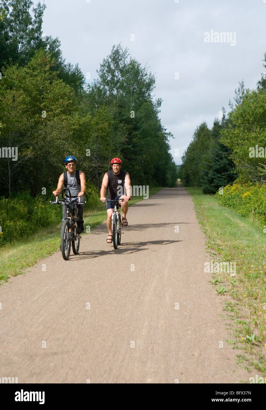 Radfahrer auf dem Bund-Trail, die Ost-West läuft die Länge von Prince Edward Island Stockfoto