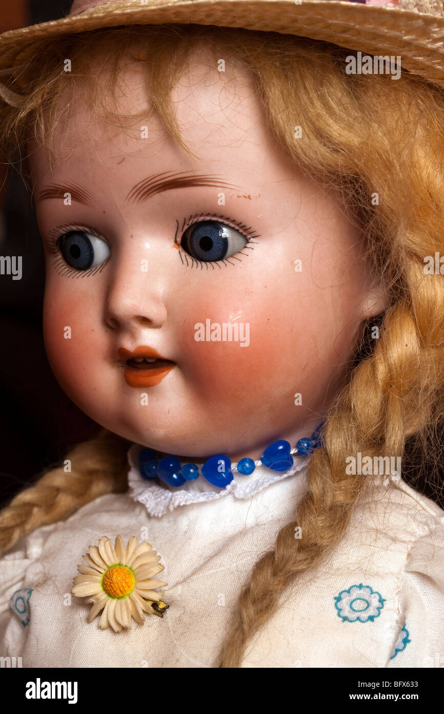 Daisy ist ein Sammlerstück, Vintage, Bisque Kopf Puppe Stockfoto