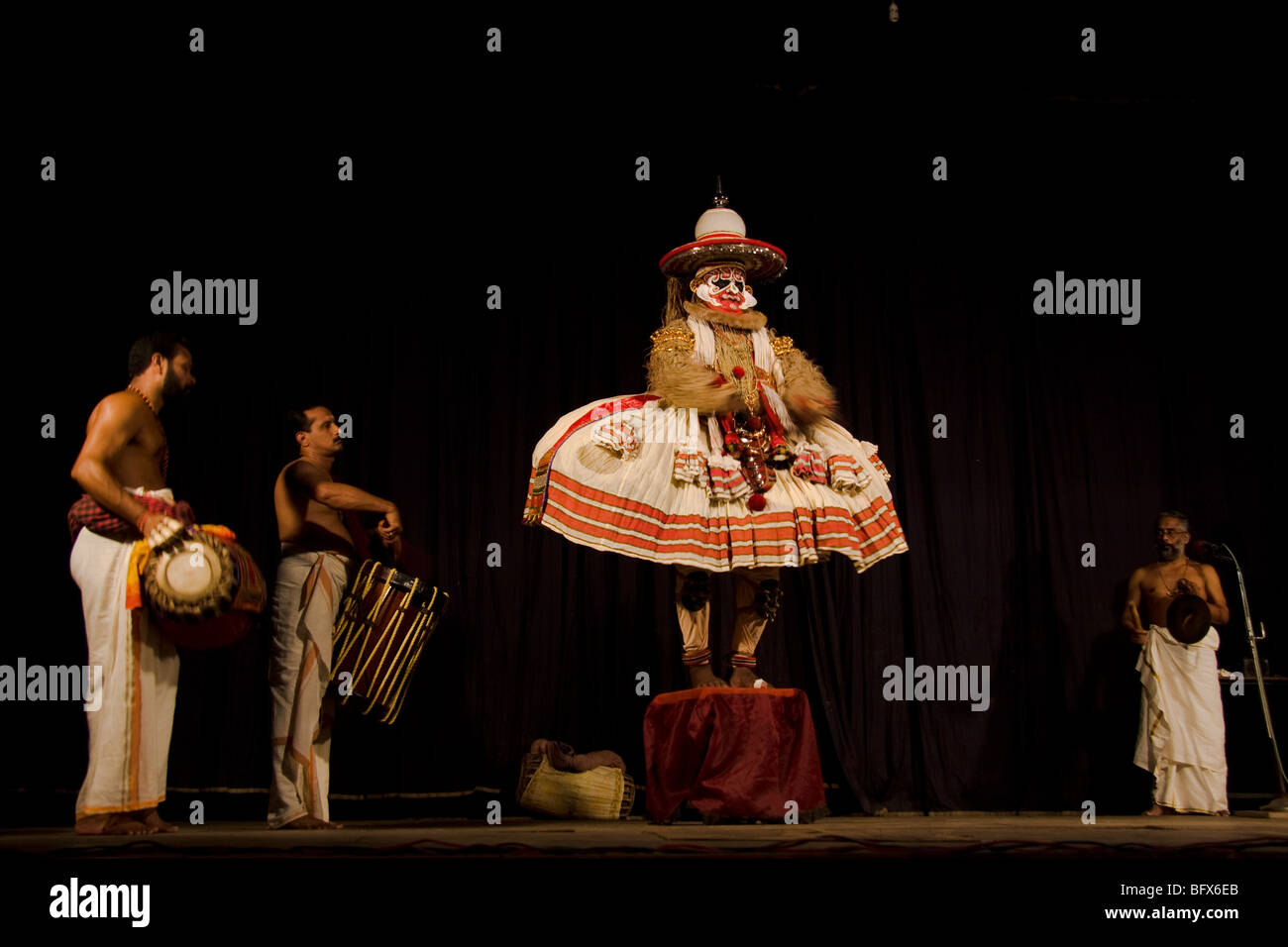 Kathakali Geschichte-, eine alte Form der südlichen indischen Theater gespielt ursprünglich im Tempel in Kerala. Stockfoto