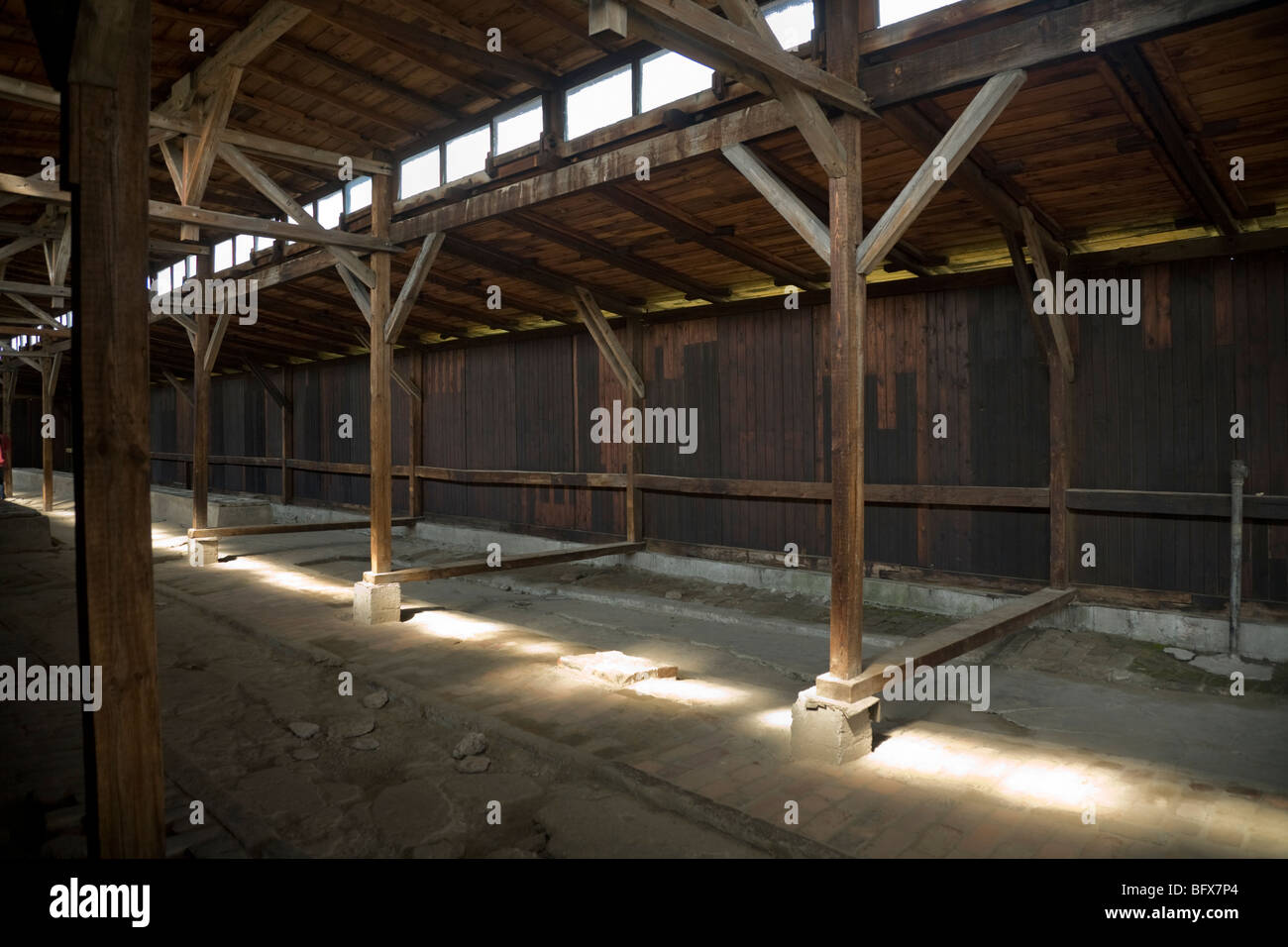 In einer Hütte / Schuppen von Birkenau (Auschwitz II - Birkenau) Nazi-Vernichtungslager in Oswiecim, Polen. Stockfoto