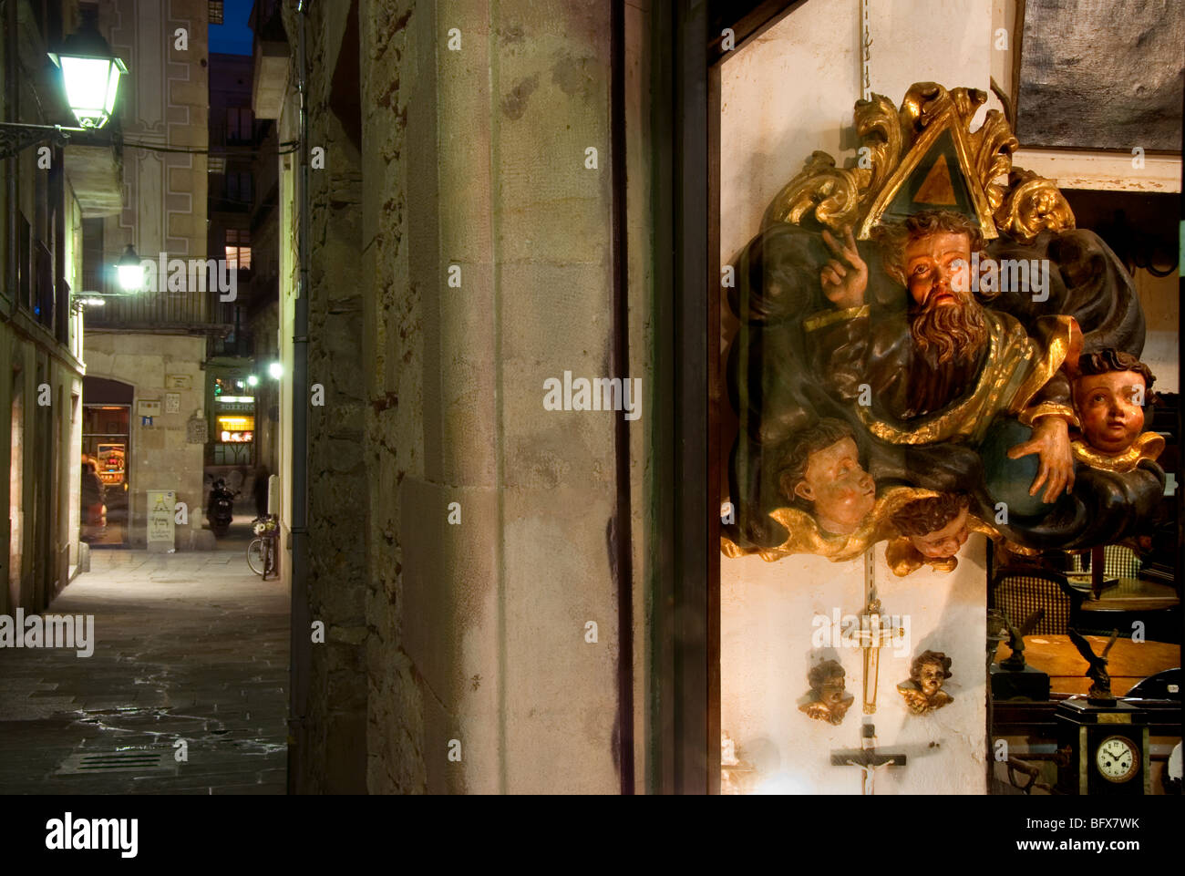 Antik-Schaufenster, Sant Domenec Straße. Mittelalterliche Judenviertel, 12.-14. Jahrhundert. Barcelona Stadt. Katalonien. Spanien. Stockfoto