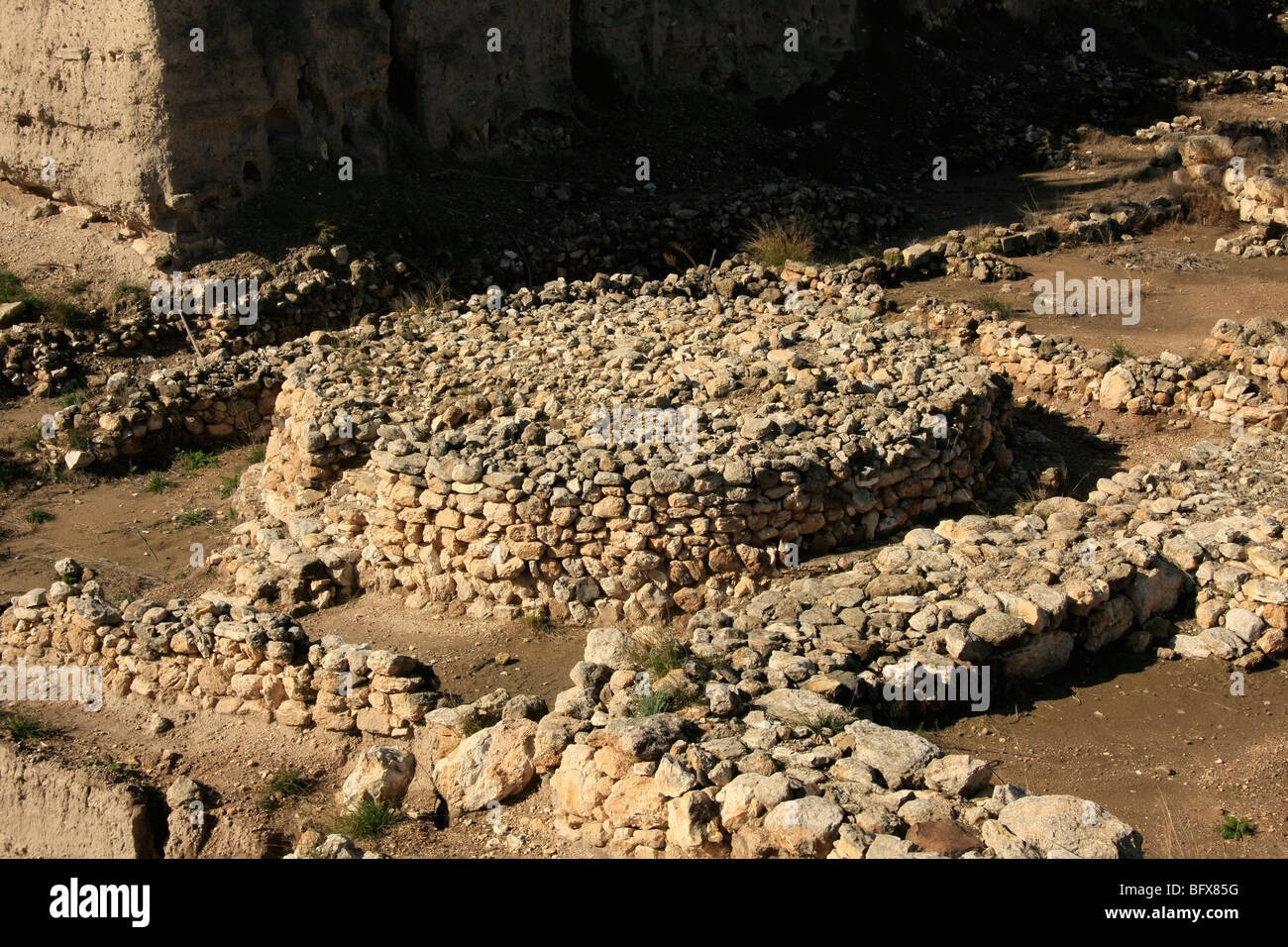 Israel, Jezreel Senke. Eine kreisrunde Altar gebaut am Ende des 3. Jahrtausends v. Chr. in Tel Megiddo, ein UNESCO-Welterbe Stockfoto