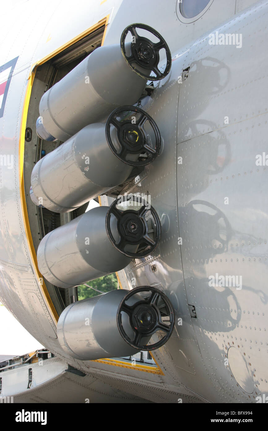 Detail der JATO Flaschen befestigt auf einem LC-130, auch ein Ski-Herc genannt, da es ist in der Lage, der Landung in der Arktis und Antarktis. Stockfoto
