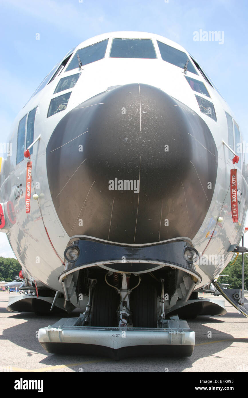 Detail der Nase Getriebe und Skier eine LC-130, auch ein Ski-Herc genannt, da es in der Lage, der Landung in der Arktis und Antarktis ist Stockfoto