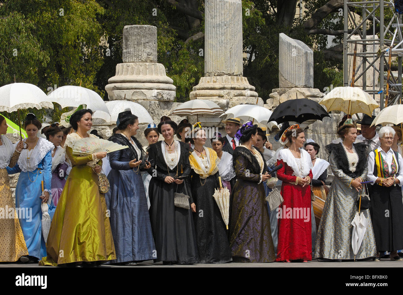 Arlesiennes. Fete du Kostüm. Arles. Bouches-du-Rhône. Der Provence. Frankreich Stockfoto