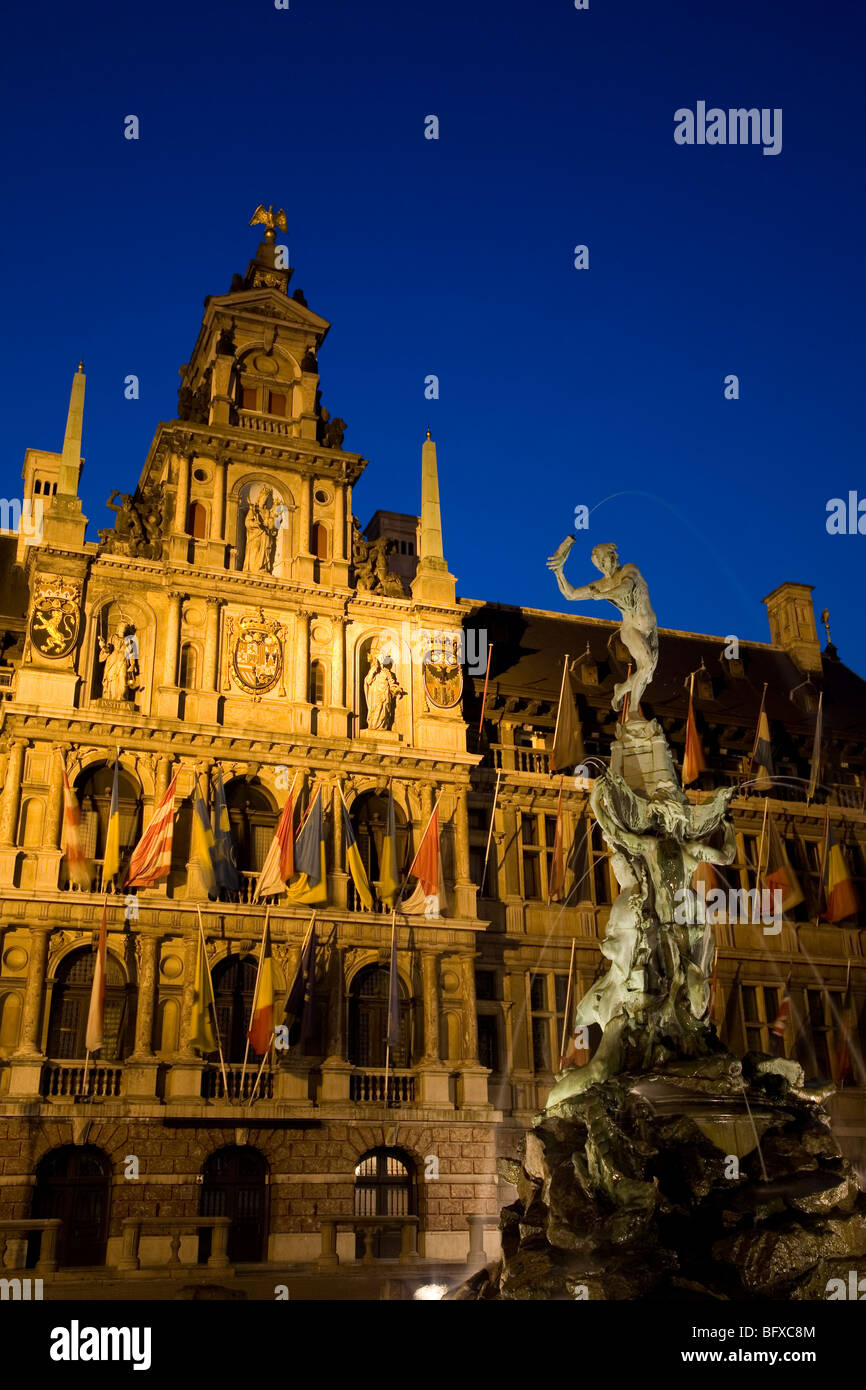 Stadhuis - Rathaus und Brabo-Brunnen, Grote Markt - Hauptplatz; Antwerpen; Belgien; Europa Stockfoto